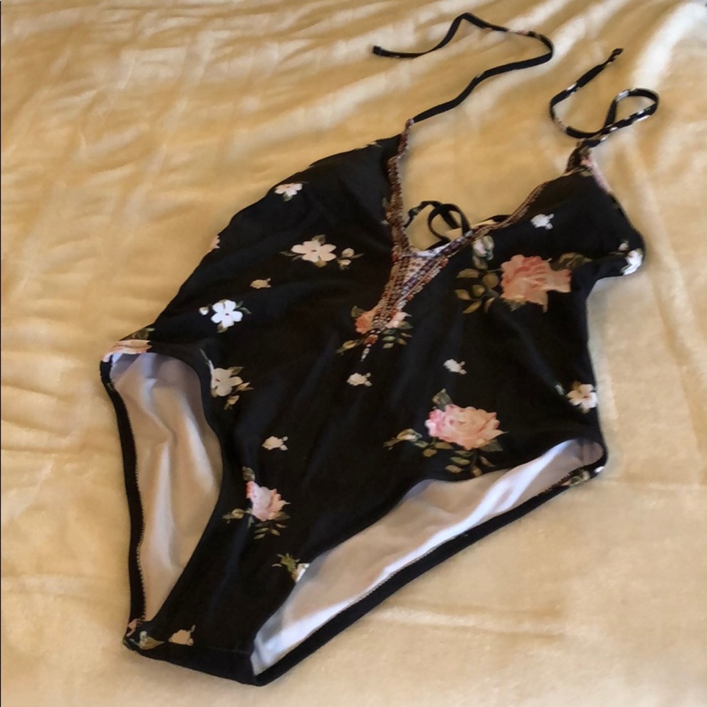 Cupshe bathing suit Large new